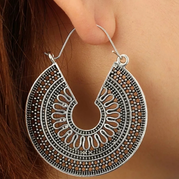 Women Vintage Earrings - Picture 3 of 3